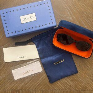 Gucci Oval Sunglasses 1660S Black Frame Dark Grey lens